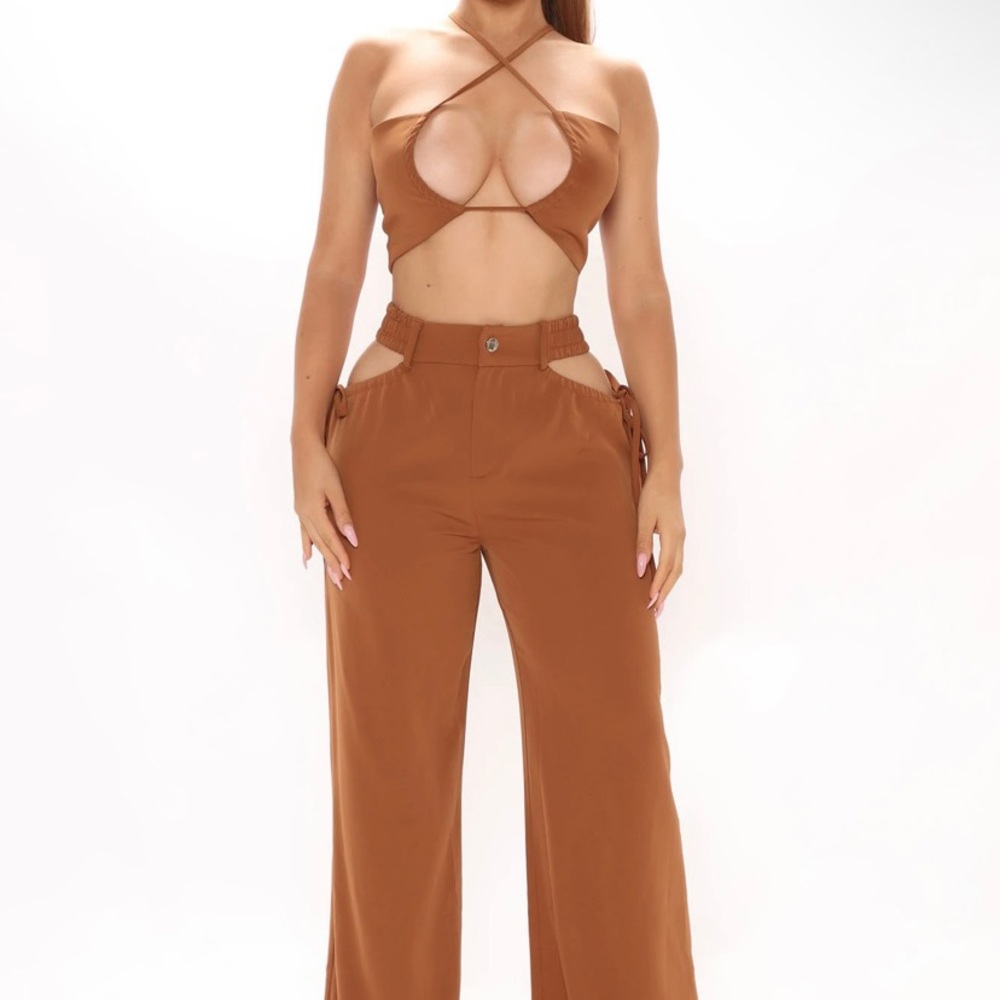 Cut out side to side pants set